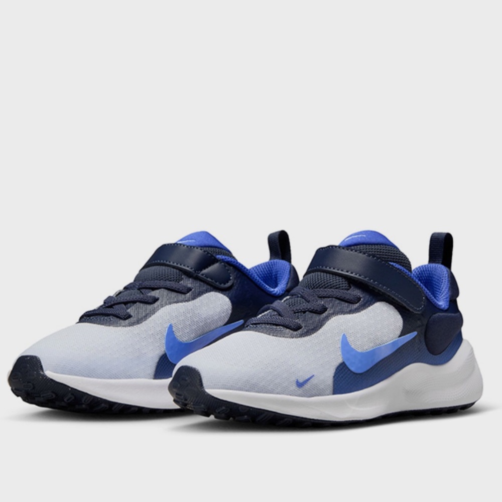 Nike Revolution 7